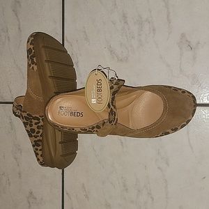 WHITE MOUNTAIN MARY JANE CLOGS